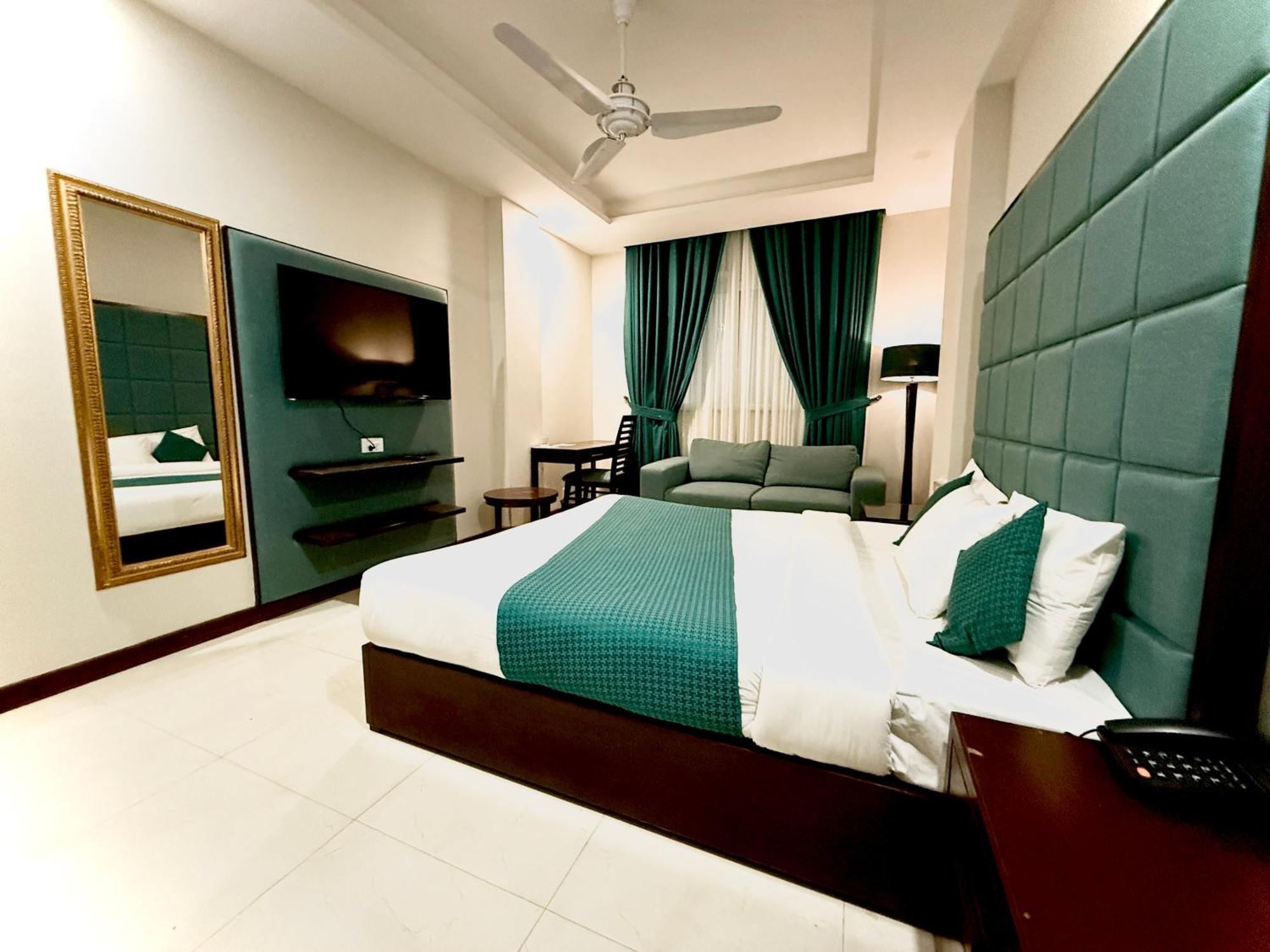 Atlas Hotel Islamabad Exterior photo